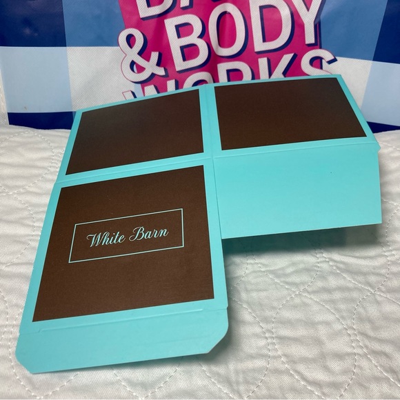 BBW Frosted Cranberry Bear Bath & Body Works White Barn 3 Wick Candle 14.5 oz - Picture 8 of 9